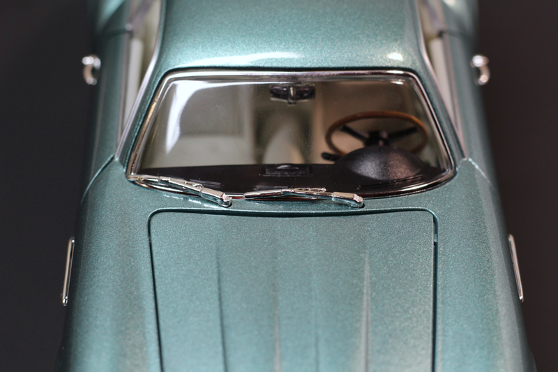 Illustration for article titled 1:18 scale Aston Martin DB4 Zagato by Whitebox